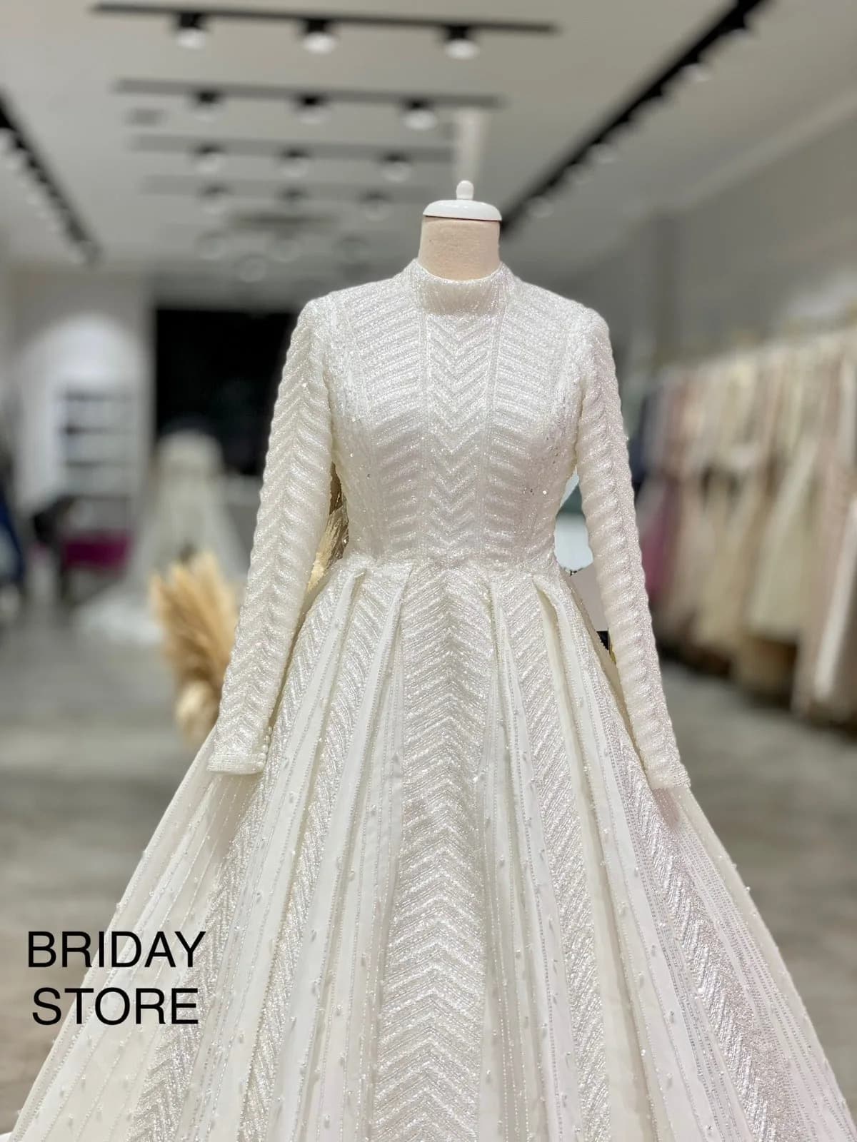 EMERY Hoop-Embroidered Bridal Gown — görsel 3