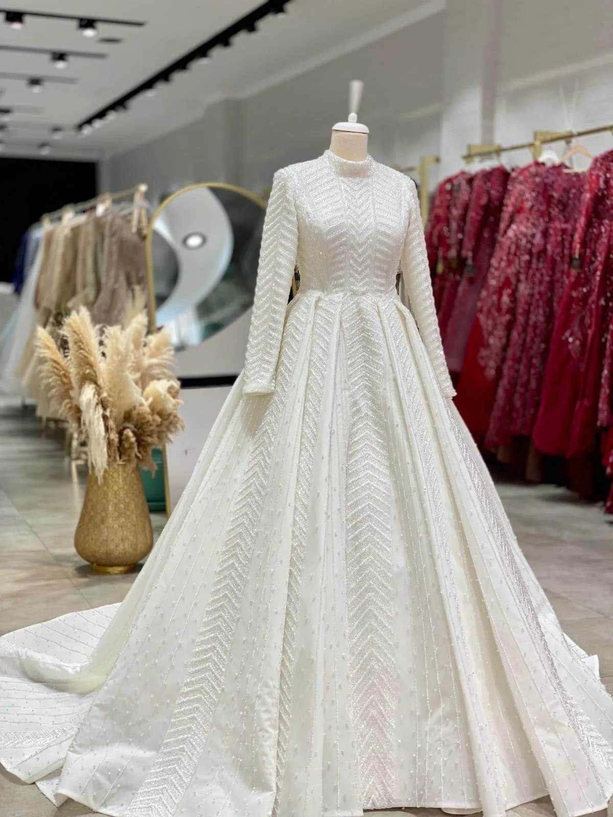 EMERY Hoop-Embroidered Bridal Gown — görsel 4