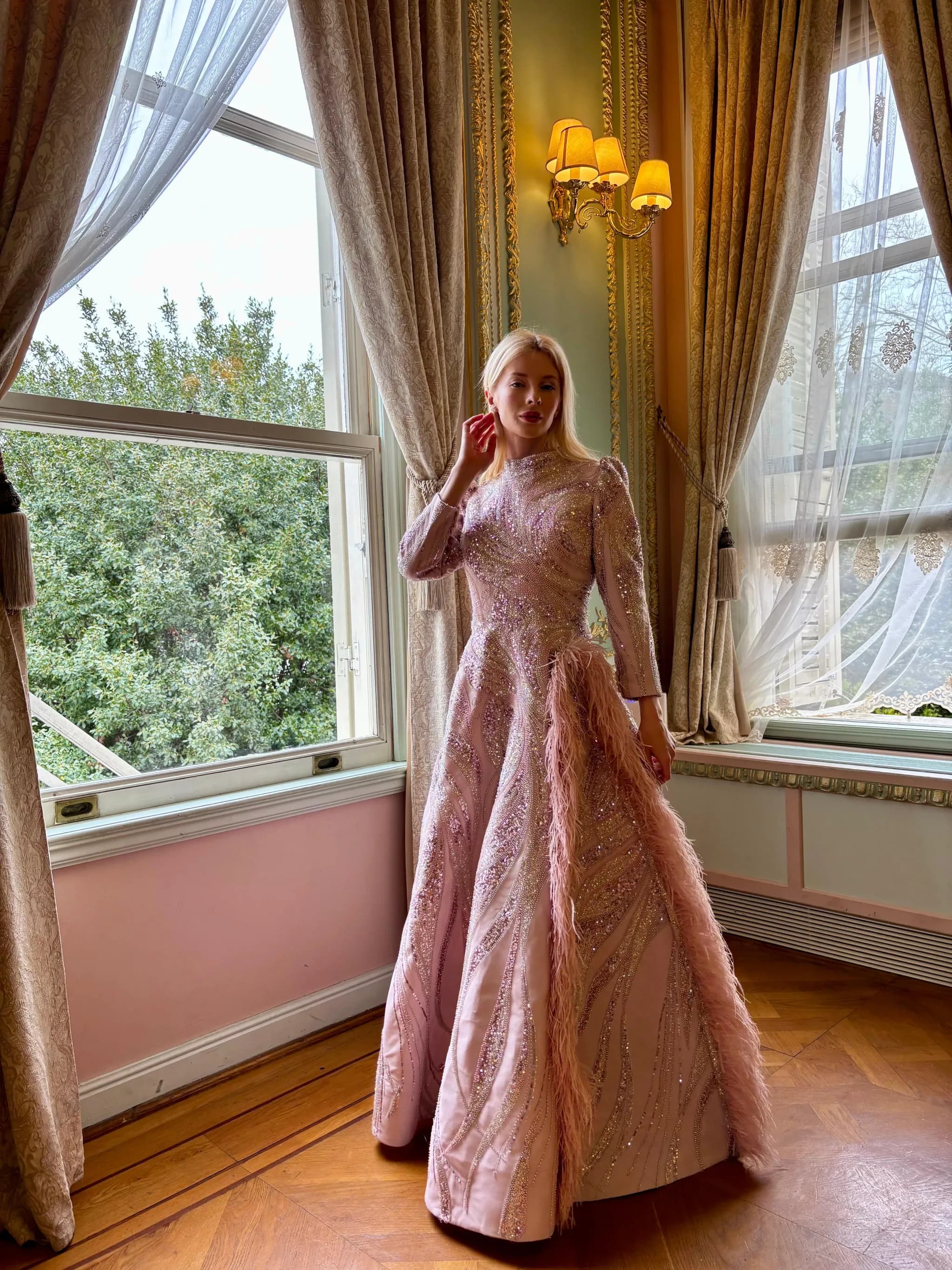 ESRA TÜYLÜ ELBİSE