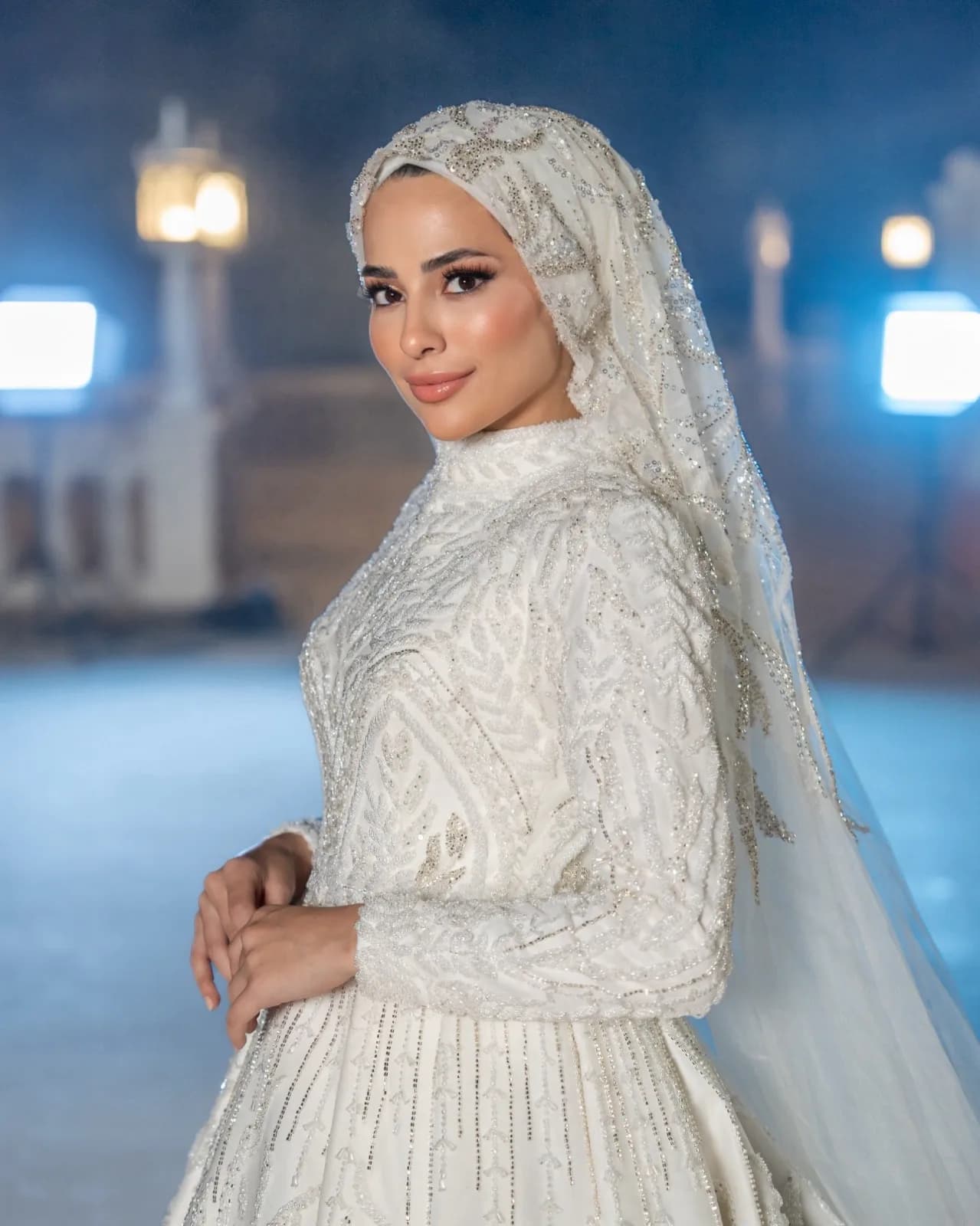 FLOWER Hoop-Embroidered Bridal Gown — görsel 4