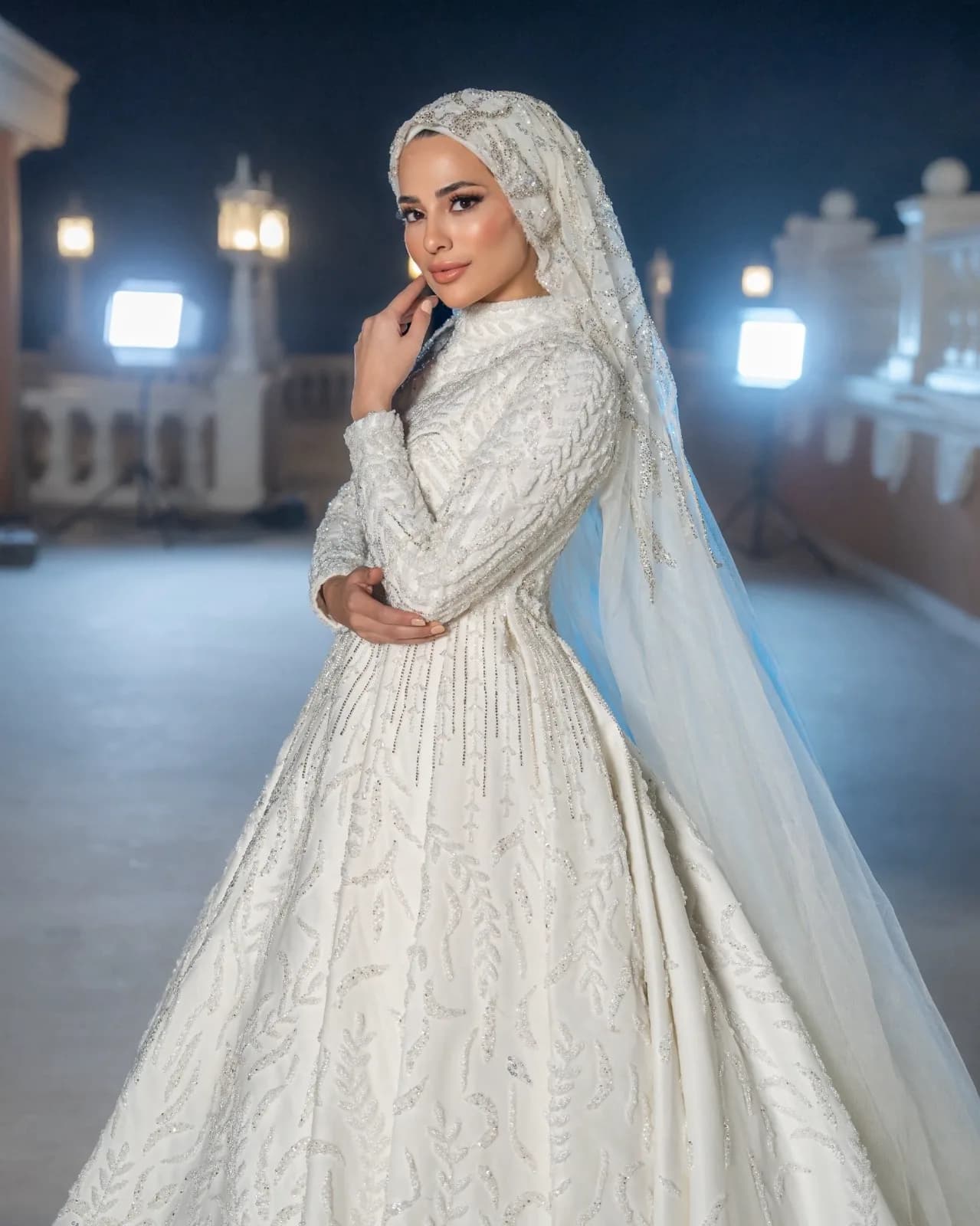 FLOWER Hoop-Embroidered Bridal Gown — görsel 3