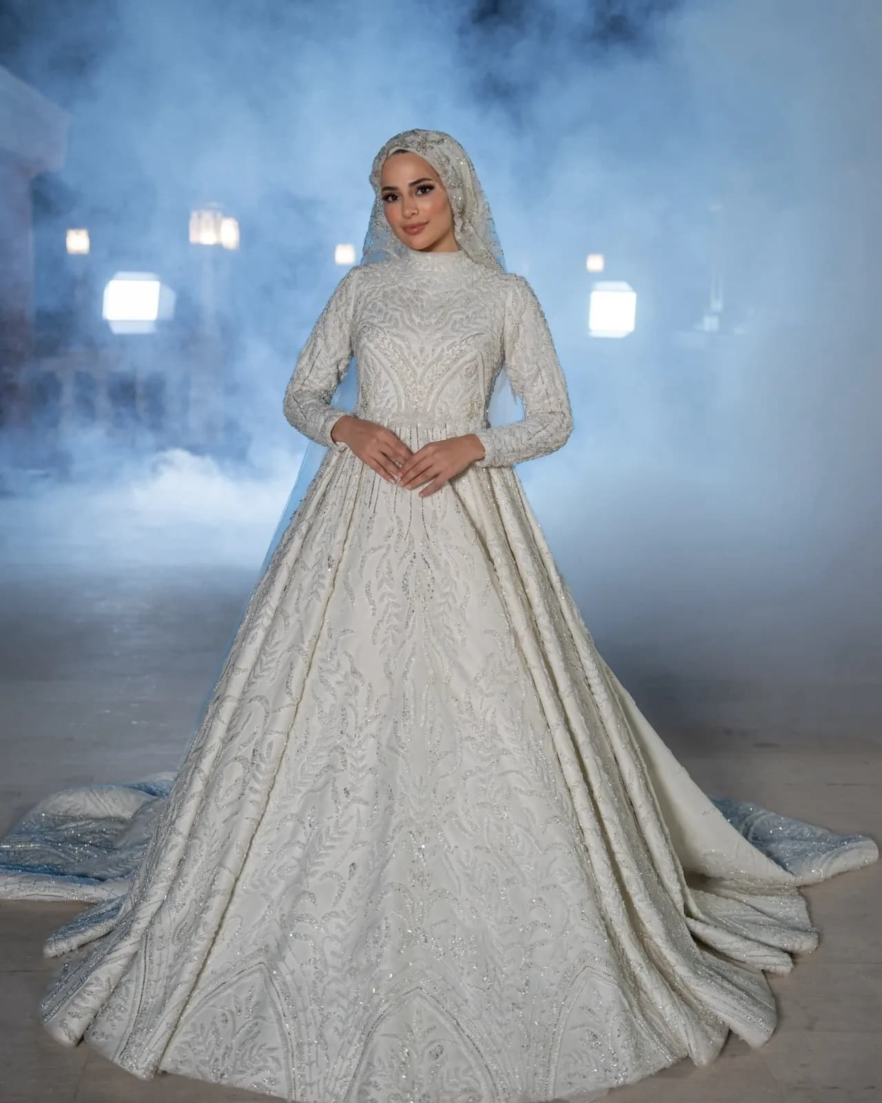 FLOWER Hoop-Embroidered Bridal Gown — görsel 2