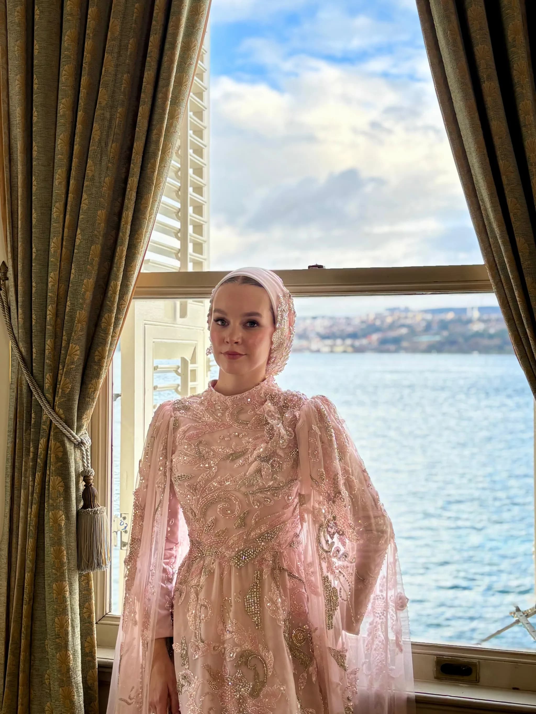 LADY Hoop-Embroidered Dress — görsel 3