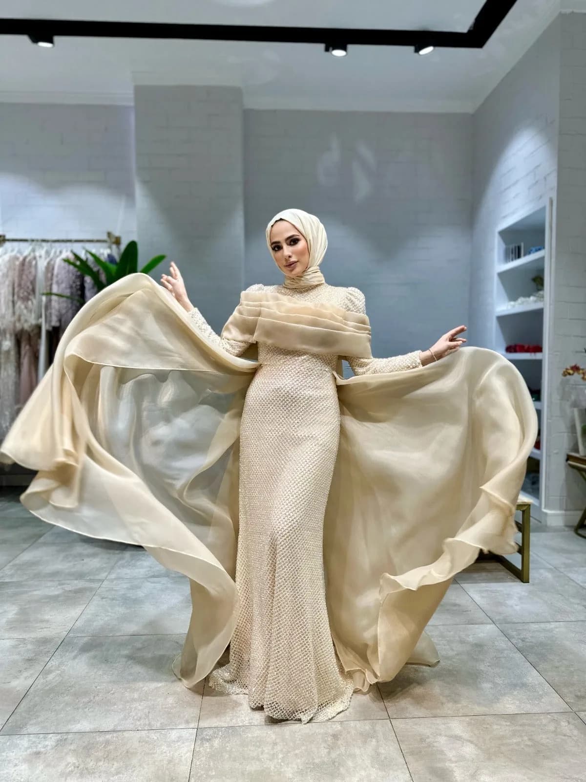 Lina Gold Dress — görsel 4
