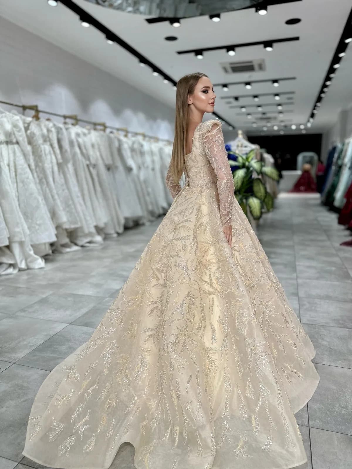 Valeria Engagement Gown — görsel 2