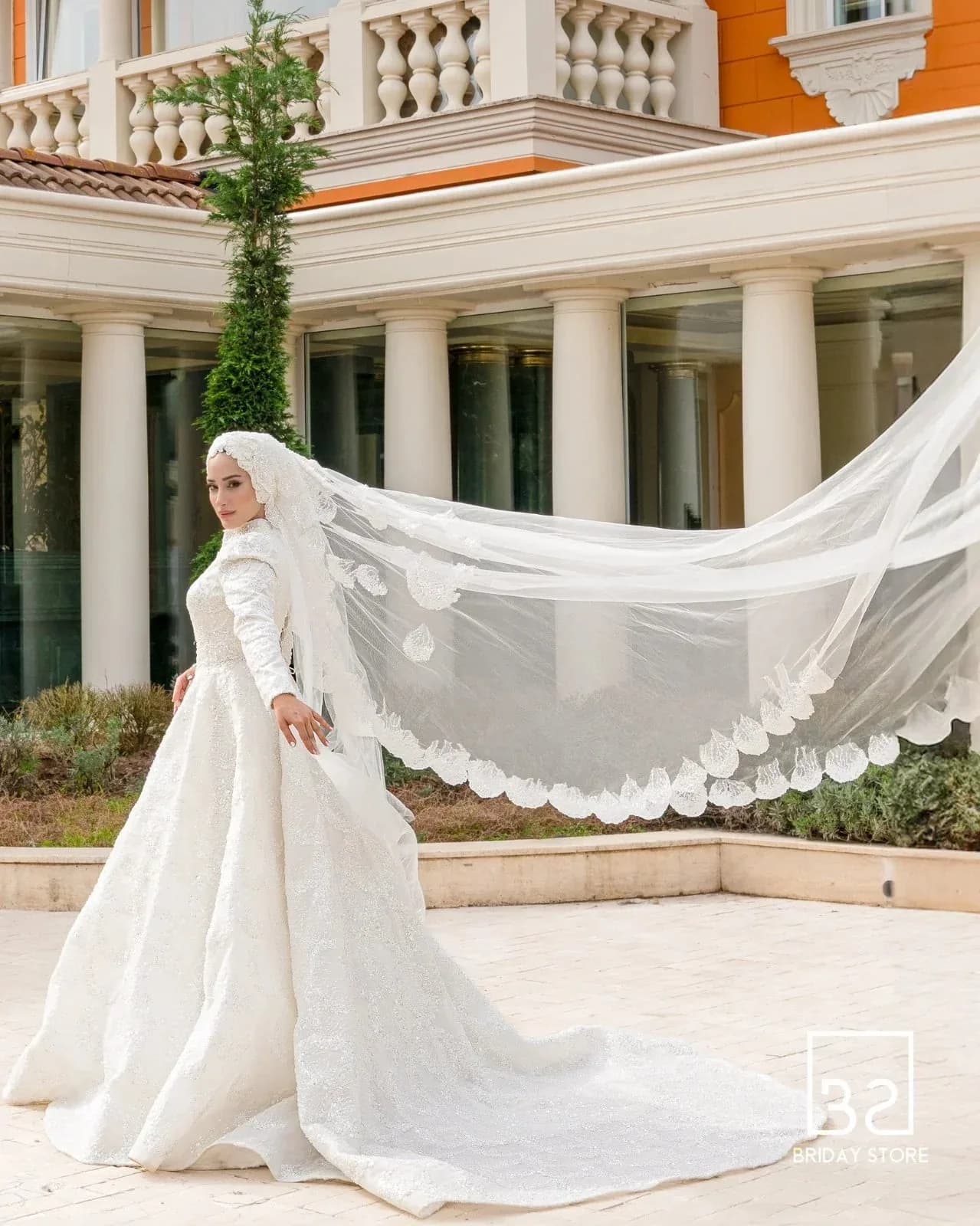 Viola Ruffled Bridal Gown — görsel 2