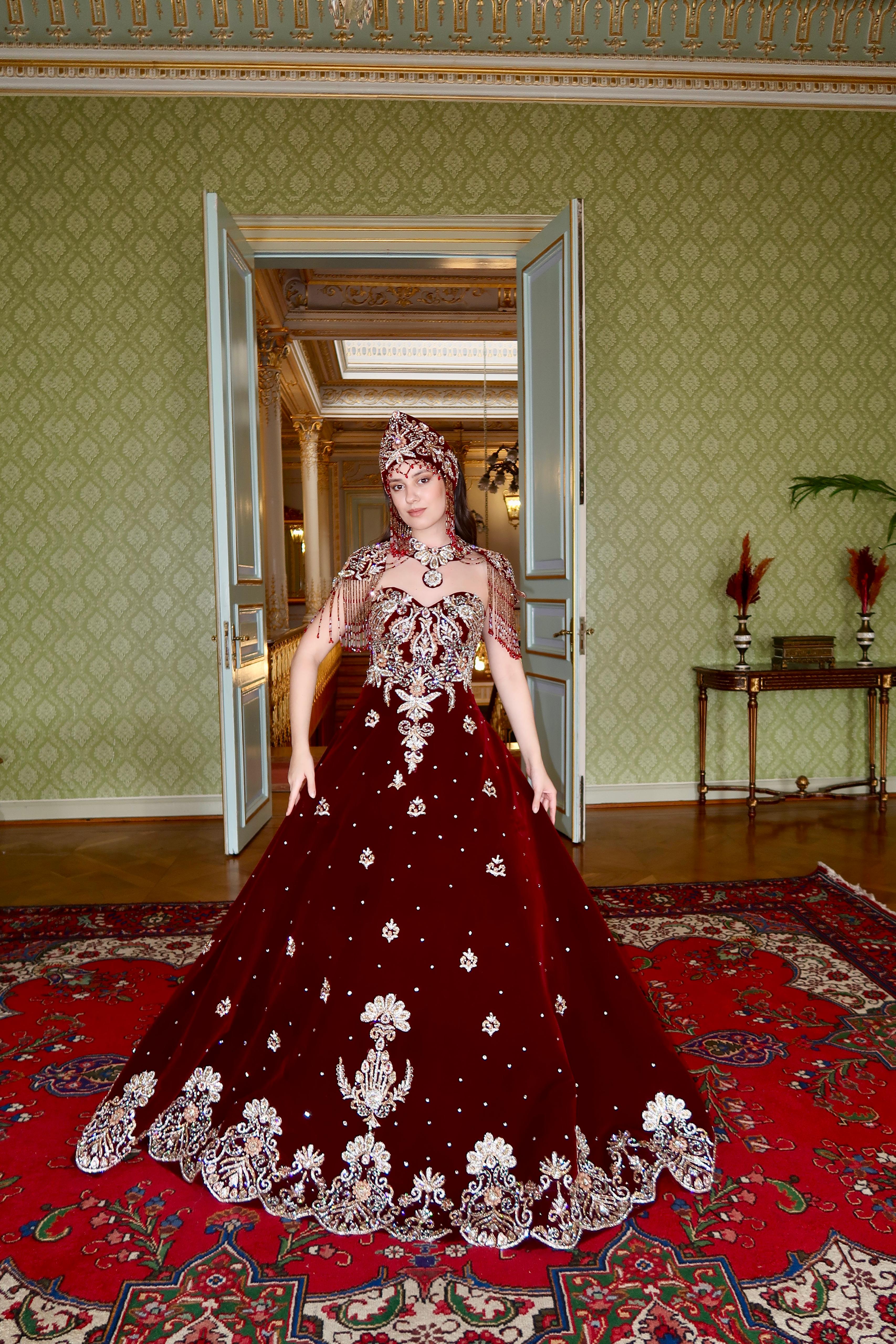 SCARLET KAFTAN